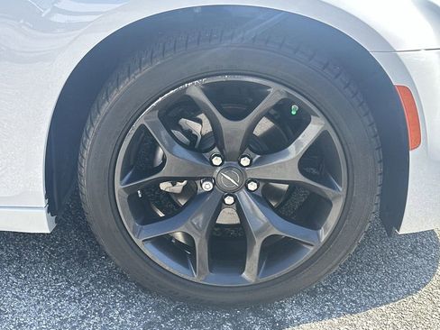 Used 2023 Chrysler 300 Touring w/ Sport Appearance Package image 12