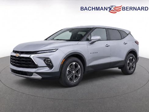 Used 2025 Chevrolet Blazer LT FWD image 3
