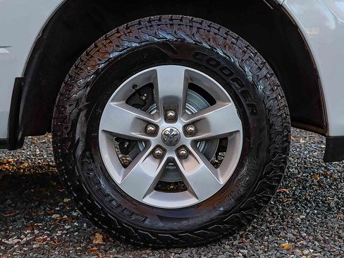 Used 2016 RAM 1500 Express image 25