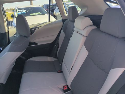 Used 2021 Toyota RAV4 XLE image 11