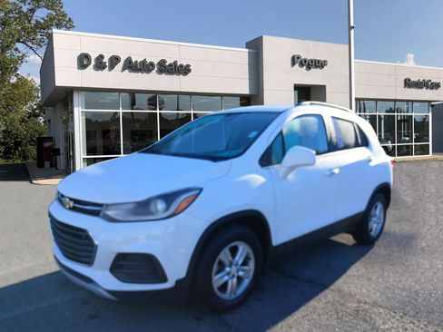 Used 2018 Chevrolet Trax LT w/ LT Convenience Package image 4