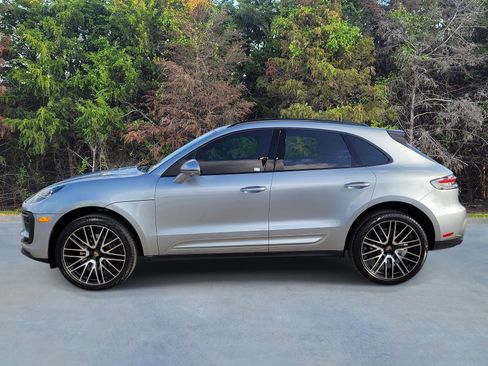 Used 2025 Porsche Macan AWD/4WD image 22