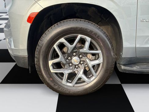 Used 2024 Chevrolet Suburban LT image 14