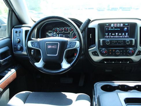 Used 2018 GMC Sierra 1500 SLE w/ SLE Value Package AWD/4WD image 12