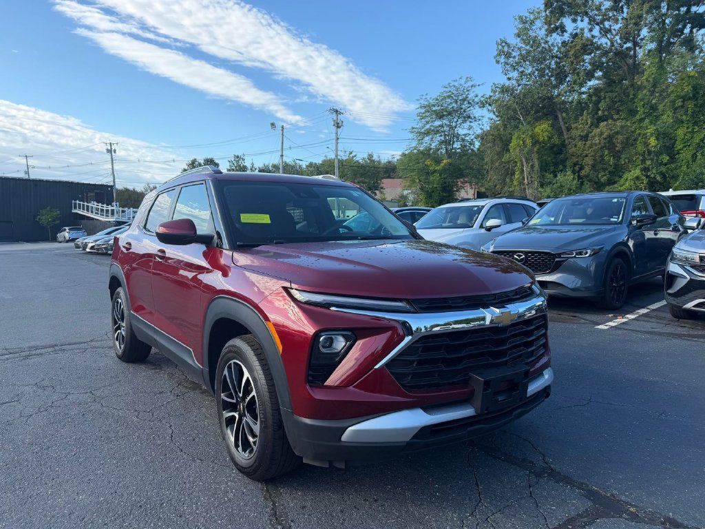 Used 2025 Chevrolet TrailBlazer LT AWD/4WD image 7