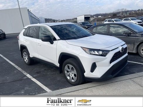 Used 2022 Toyota RAV4 LE image 1