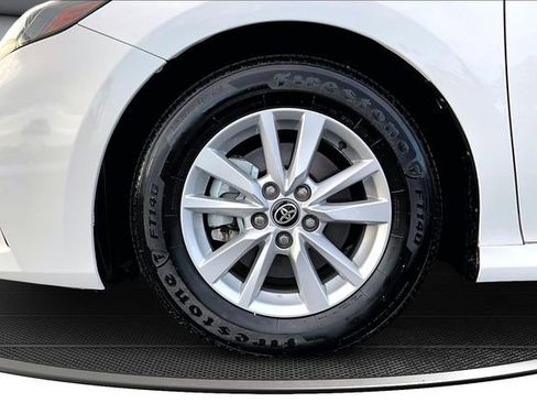 Used 2025 Toyota Camry LE image 33