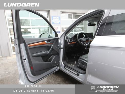Used 2021 Audi Q5 2.0T Premium w/ Convenience Package image 11