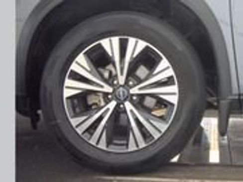 Used 2023 Nissan Rogue SV image 7