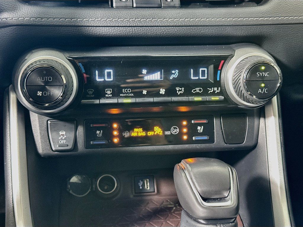 Used 2024 Toyota RAV4 Limited w/ Weather Package AWD/4WD image 15