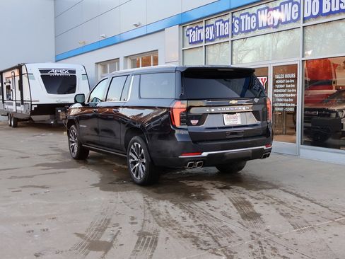 New 2025 Chevrolet Suburban High Country image 8