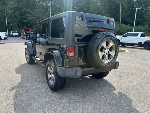 Used 2018 Jeep Wrangler Unlimited Sahara image 5