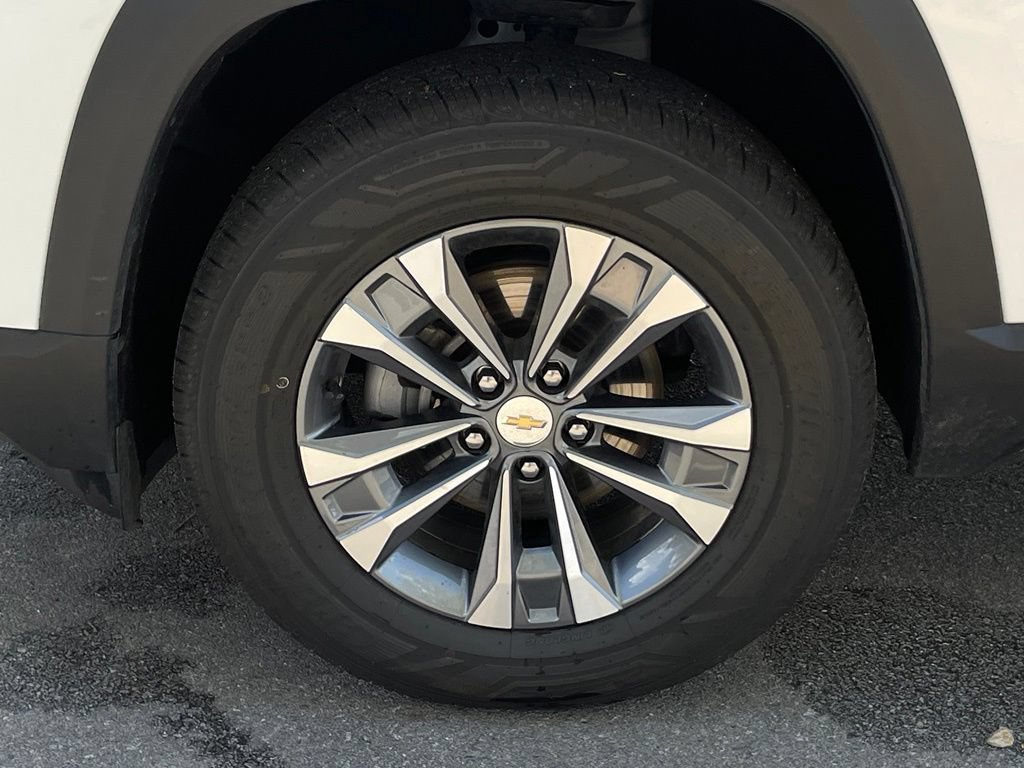 Used 2025 Chevrolet Equinox LT FWD image 32