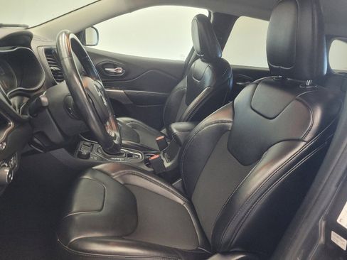 Used 2019 Jeep Cherokee Latitude Plus w/ Cold Weather Group image 17