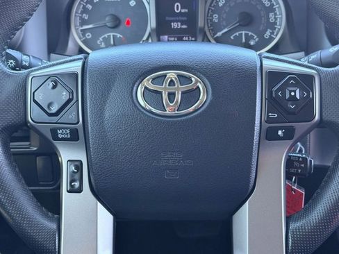 Used 2017 Toyota Tacoma SR5 AWD/4WD image 29