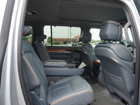 Used 2022 Jeep Grand Wagoneer Series II w/ Convenience Group III AWD/4WD image 7