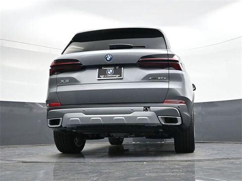 New 2026 BMW X5 xDrive50e w/ Climate Comfort Package image 28