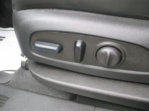 Used 2023 Chevrolet Equinox RS w/ LPO, Floor Liner Package FWD image 16
