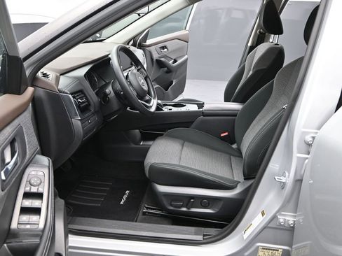 Used 2022 Nissan Rogue SV image 17