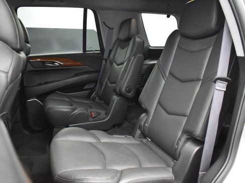 Used 2016 Cadillac Escalade Luxury image 25