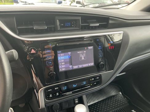 Used 2019 Toyota Corolla SE FWD image 19