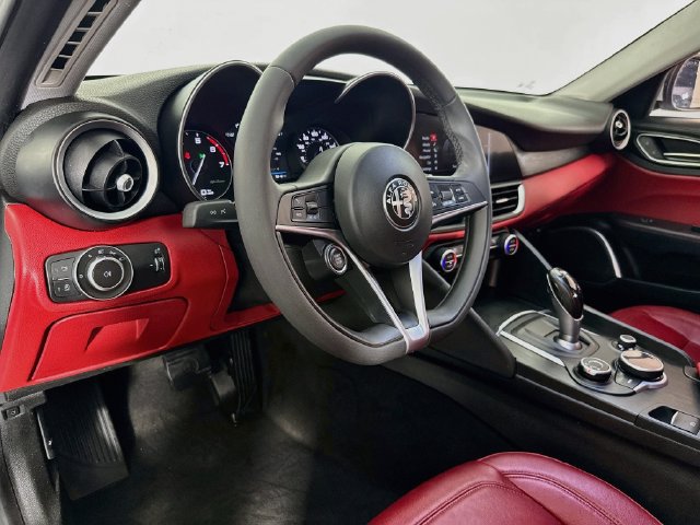 Used 2018 Alfa Romeo Giulia RWD image 20