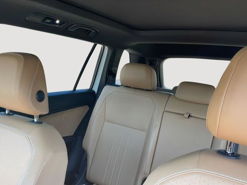 Used 2023 Volkswagen Tiguan SE w/ Panoramic Sunroof Package FWD image 29