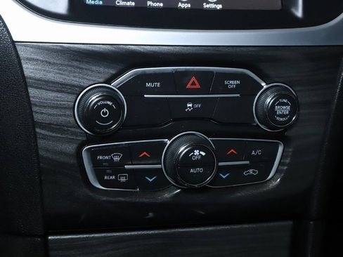 Used 2022 Chrysler 300 Touring w/ Sport Appearance Package image 25