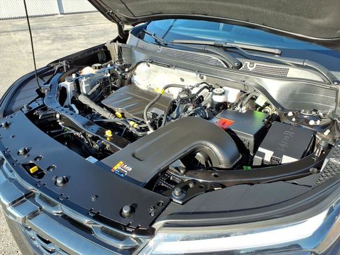 Used 2025 Chevrolet Trax RS w/ Sunroof Package image 9