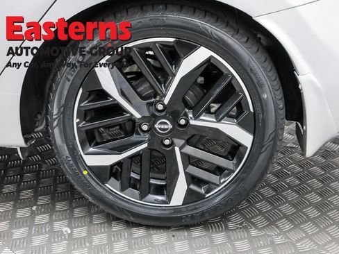 Used 2025 Nissan Versa SR w/ Trunk Package image 32