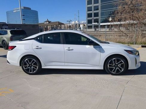 Used 2025 Nissan Sentra SR FWD image 8