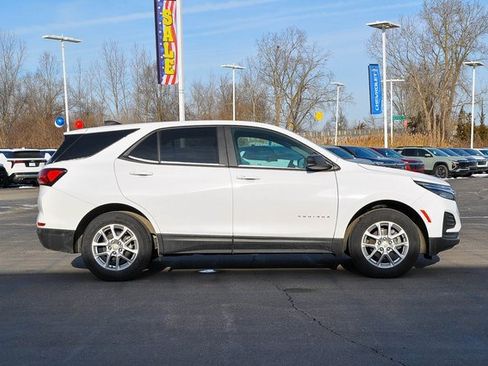 Used 2023 Chevrolet Equinox LS w/ LS Convenience Package image 2