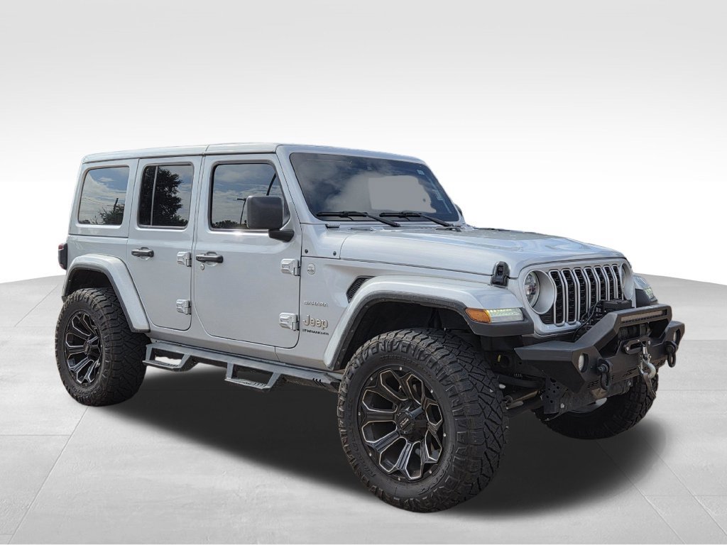 Used 2024 Jeep Wrangler Unlimited Sahara w/ Dual Top Group AWD/4WD image 4