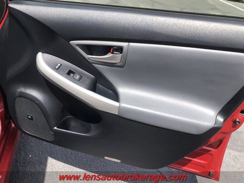 Used 2013 Toyota Prius Four w/ Deluxe Solar Roof Pkg FWD image 21
