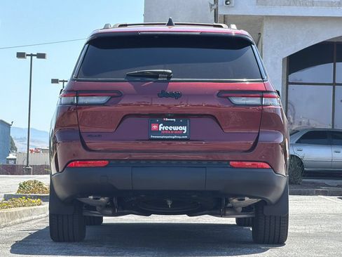 Used 2024 Jeep Grand Cherokee L Altitude AWD/4WD image 6