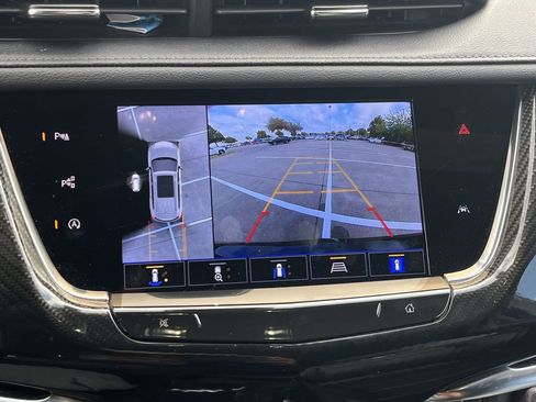 Used 2022 Cadillac XT6 Sport w/ Technology Package image 19