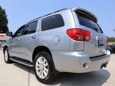 Used 2016 Toyota Sequoia Platinum RWD image 4
