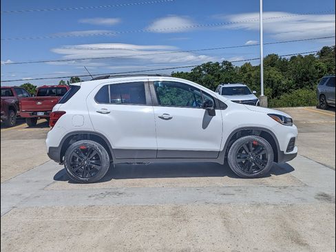 Used 2021 Chevrolet Trax LT w/ Redline Edition AWD/4WD image 6