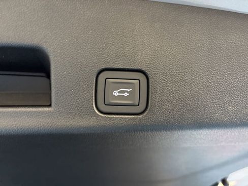 New 2026 Chevrolet Traverse Z71 w/ LPO, Floor Liner Package image 9