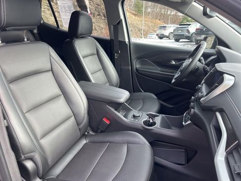 Used 2024 GMC Terrain SLT w/ Elevation Edition image 8