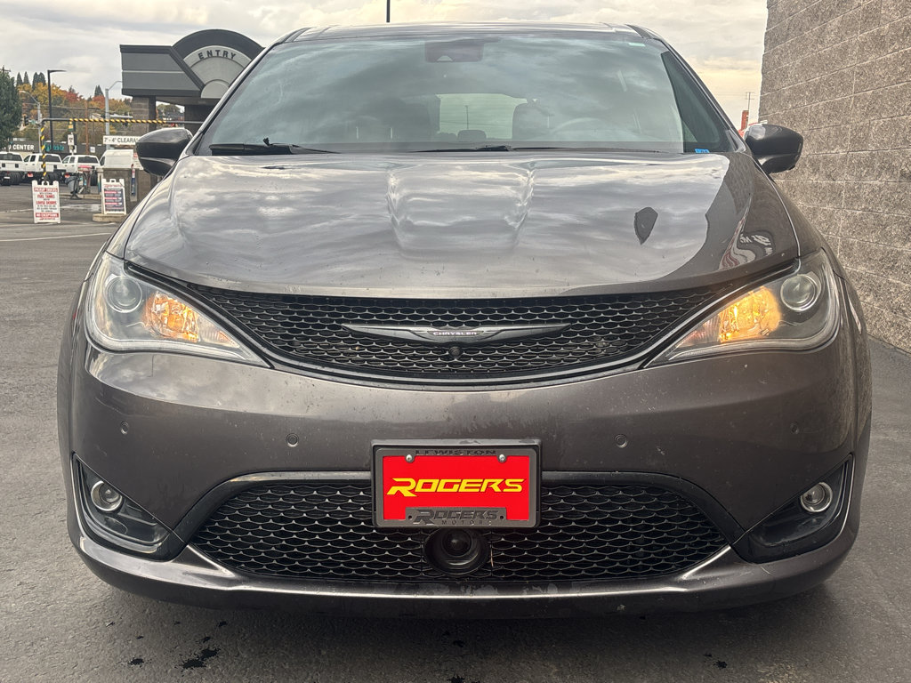 Used 2019 Chrysler Pacifica Touring Plus FWD image 2