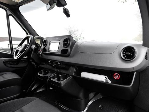 Used 2024 Mercedes-Benz Sprinter 2500 image 9