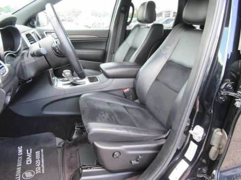 Used 2017 Jeep Grand Cherokee Altitude AWD/4WD image 19