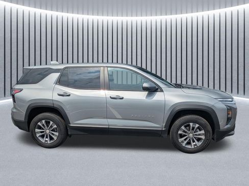 Used 2026 Chevrolet Equinox LT w/ Convenience Package II FWD image 3
