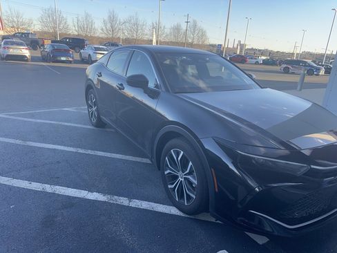 Used 2024 Toyota Crown XLE image 2