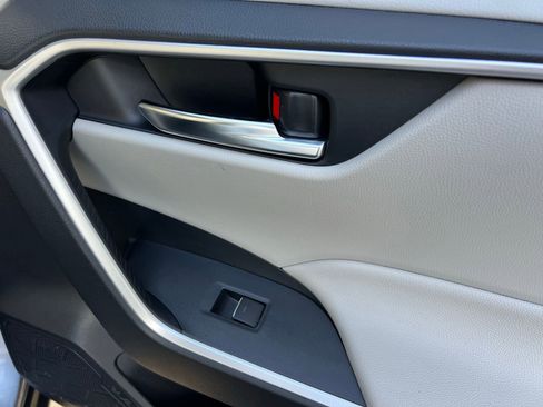 Used 2022 Toyota RAV4 XLE Premium image 47