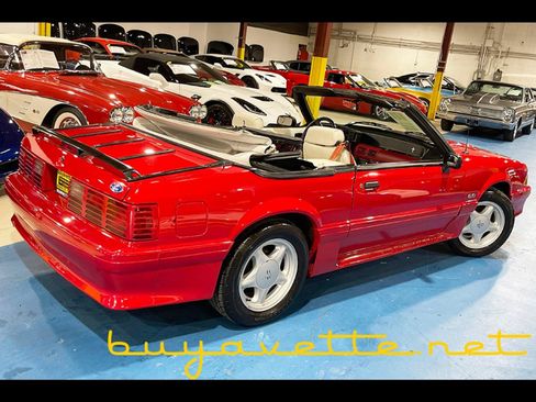 Used 1990 Ford Mustang GT RWD image 4