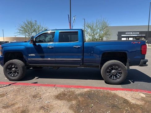 Used 2019 Chevrolet Silverado 3500 High Country image 2