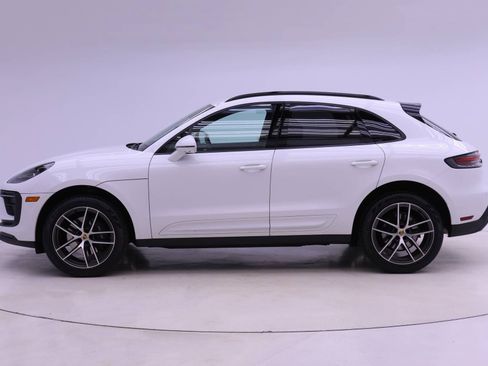 Used 2025 Porsche Macan image 2