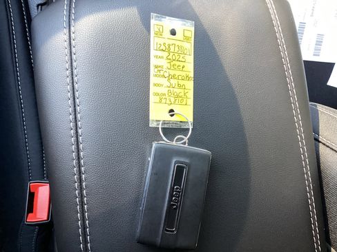 New 2025 Jeep Grand Cherokee L Laredo w/ Luxury Tech Group I image 26